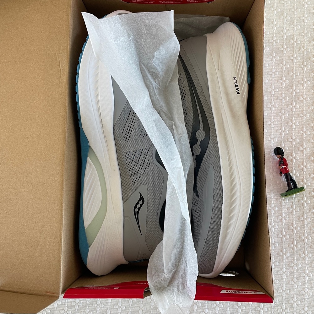 NWB Saucony Guide 15 Running Shoes Men’s size 10.5 Wide Retail $140, Brand new! - Picture 3 of 11